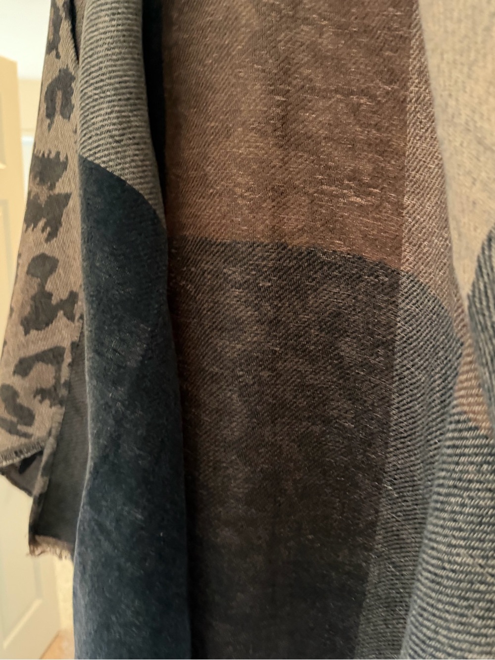 Crown Vintage Brown and Dark Brown Leopard Print Wrap - Picture 3 of 5